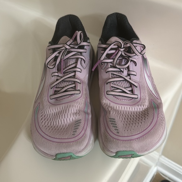 Barely used altras - Picture 2 of 8